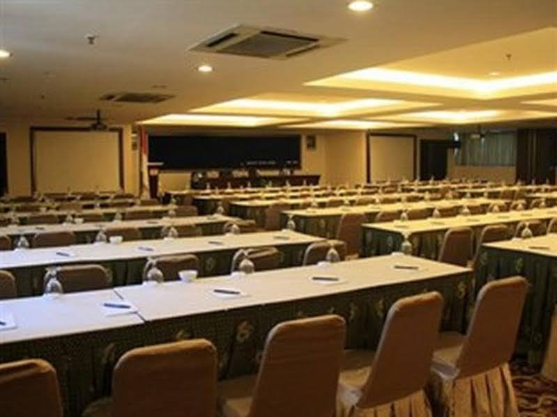 アルマデラ ホテル マカッサル エクステリア 写真